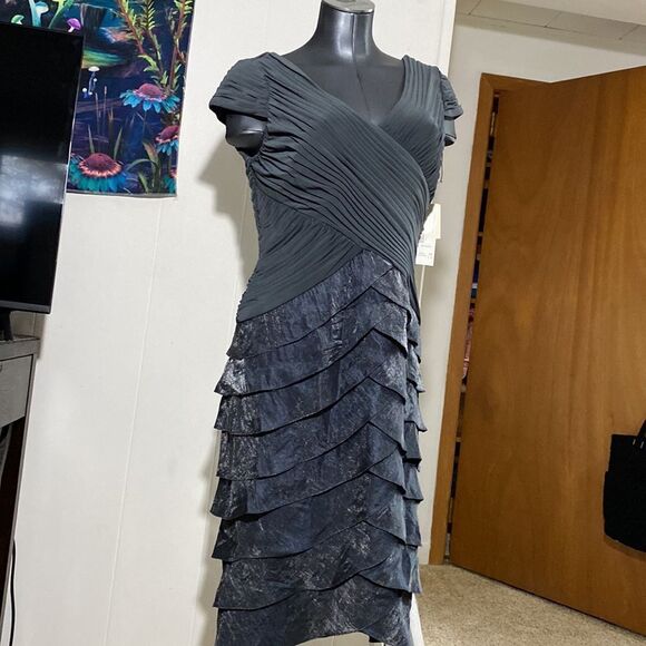 NWT ADRIANNA PAPELL stingy heavily lined cap sleeve glitter ruffle layer ruched - Picture 13 of 16